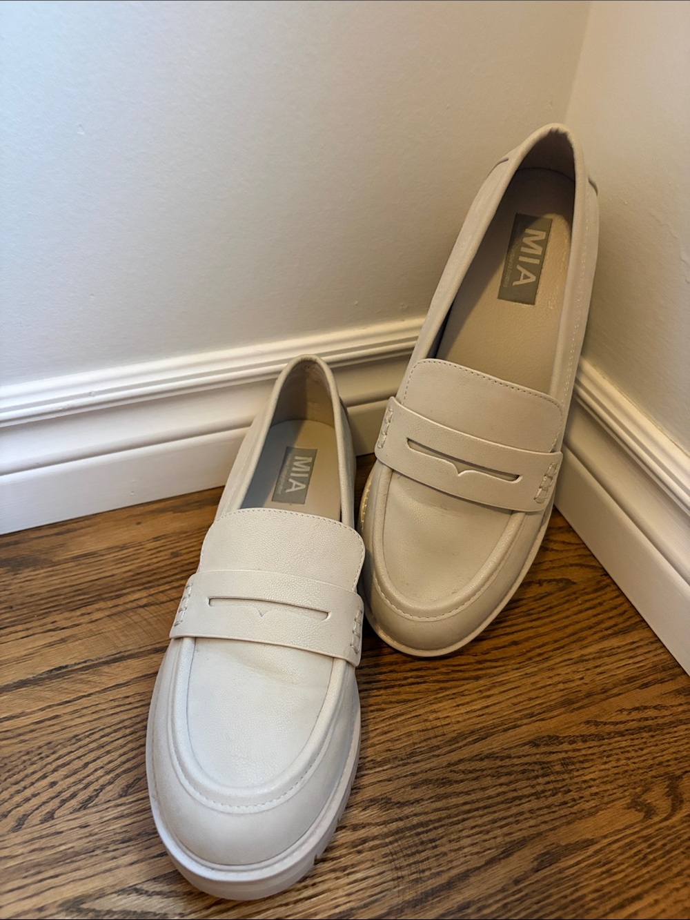 MIA Women's Cream/Tan Penny Loafers